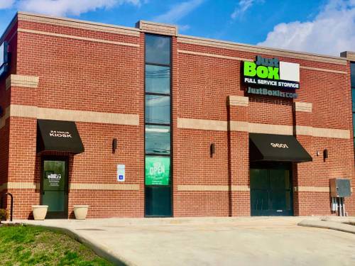 Exterior of self storage facility_LE_photos_v2_x2 (1)
