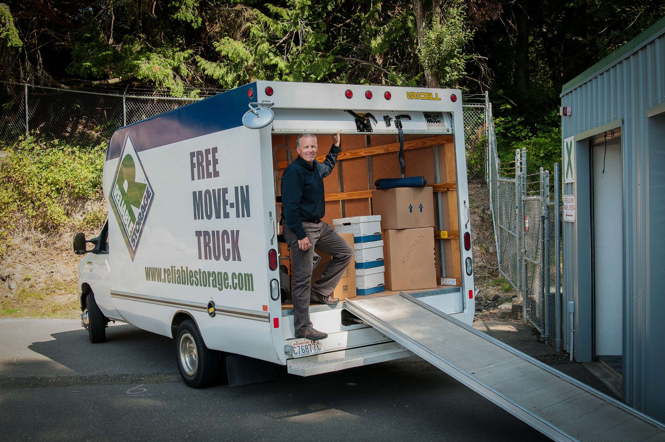 Reliable Storage Unloading Free Move-In Truck