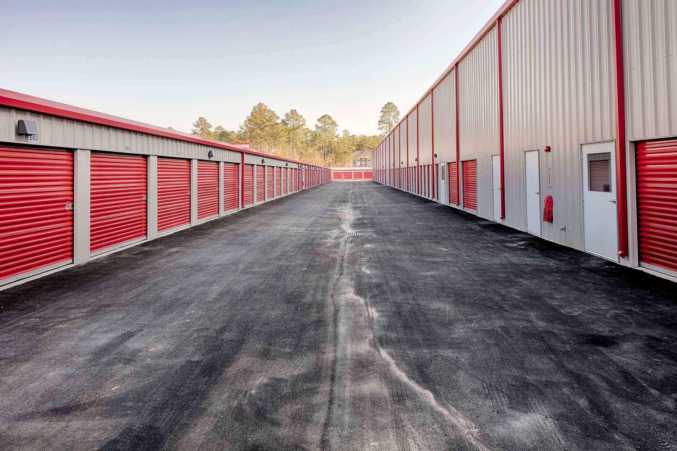 Aisle between storage units