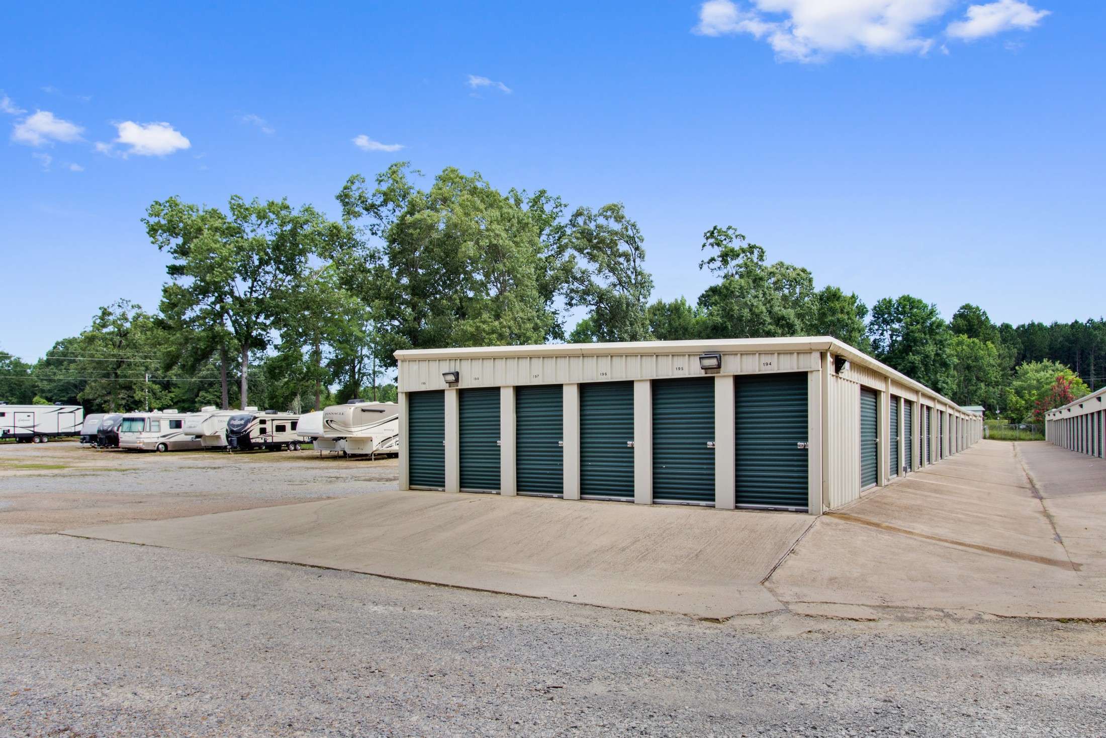 StorageMax Luckney Exterior units