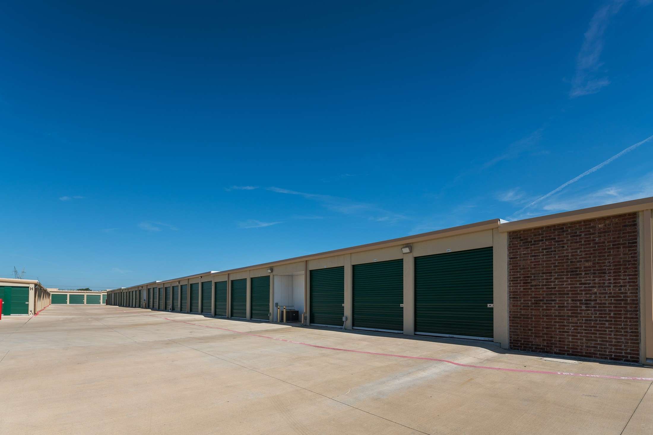 Sunbelt Self Storage Grand Prairie Exterior units